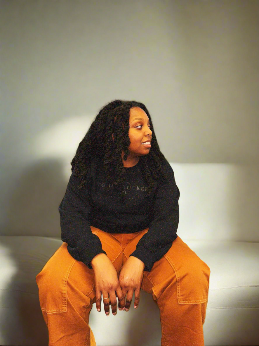 T&TSignature Sweatshirt-Black|Front View 2