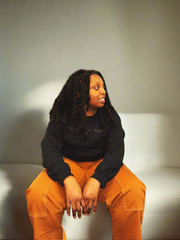 T&TSignature Sweatshirt-Black|Front View 2